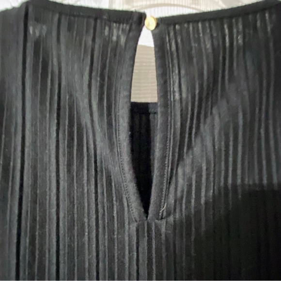 LOFT Black Pleated Shell Sz XS sleeveless - Picture 7 of 8